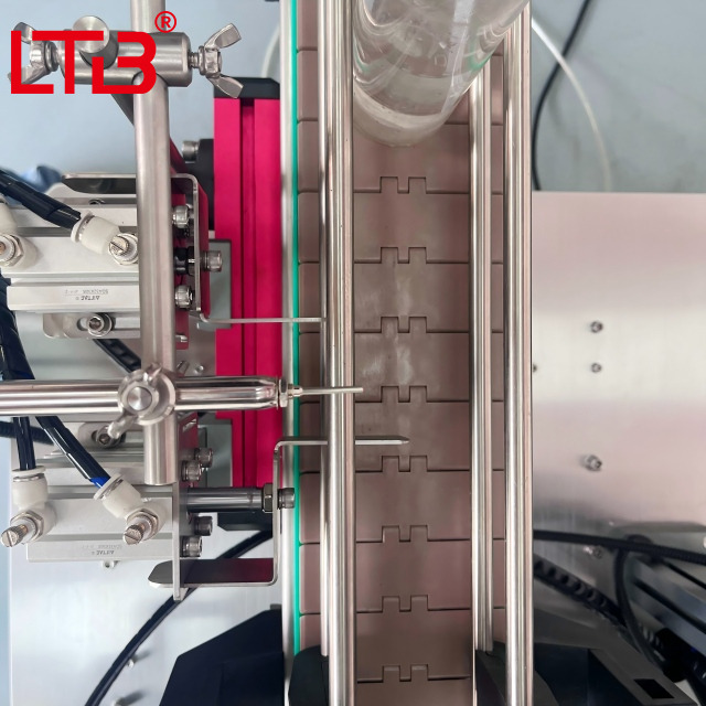 CE Certified Auto Three-wheel Capping Machine Liquid Production Bottles Sealer Capper CE Certified Auto Three-wheel Capping Machine Liquid Production Bottles Sealer Capper