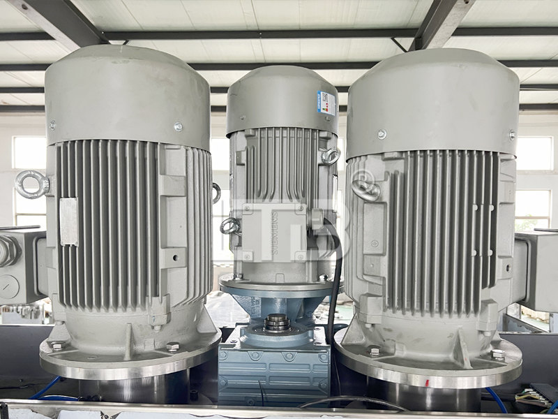 Capping machine used in pharmaceutical packaging