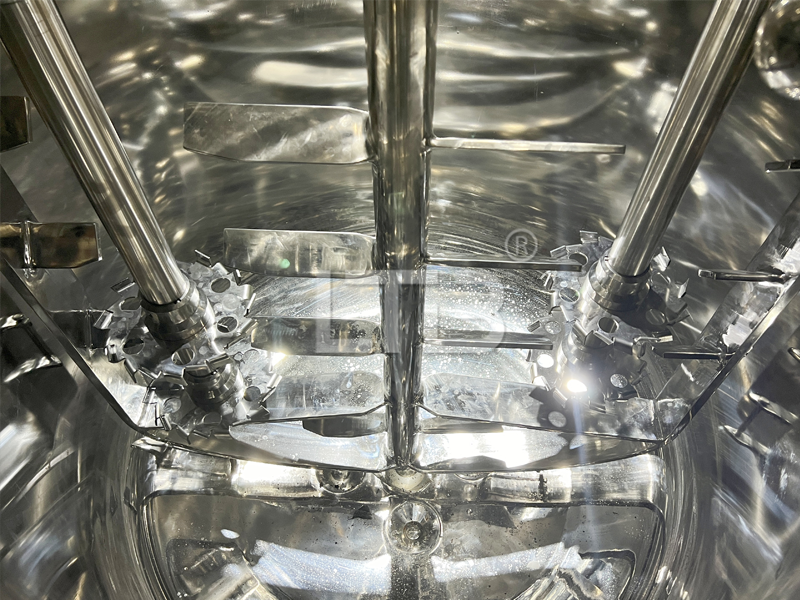 Food-grade liquid mixer processing ingredients