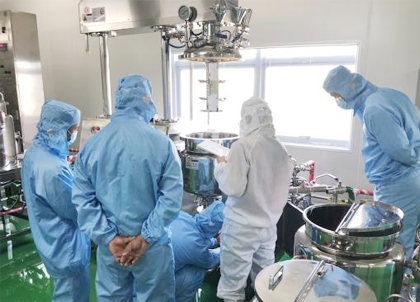 vacuum emulsifying mixer used in shenguan group’s collagen skincare production