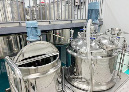 high-efficiency mixing pots installed in hegui’s shampoo production plant