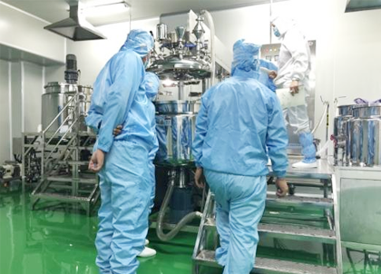 automated capping machine supporting collagen product packaging