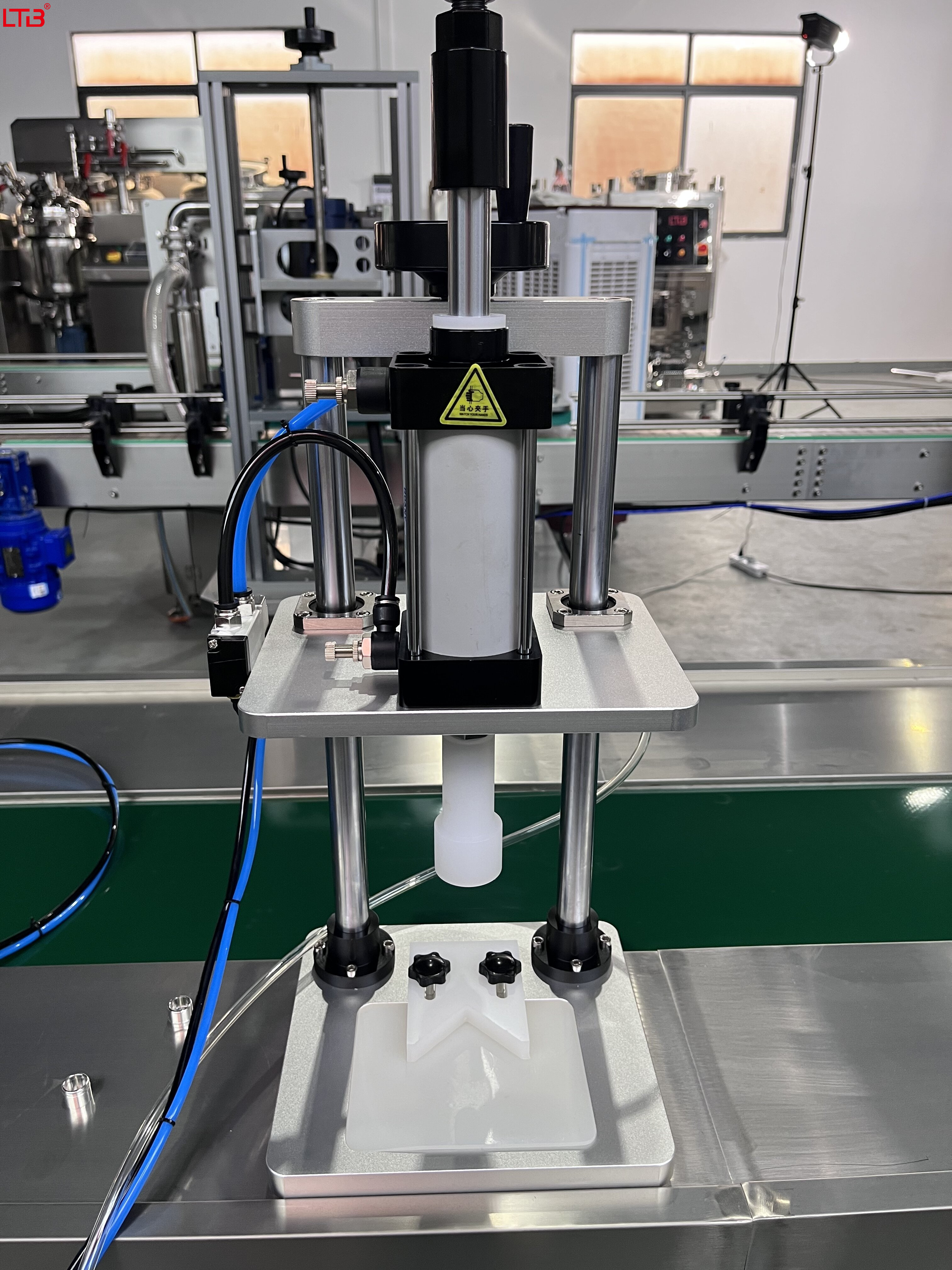Semi-automatic Pneumatic Perfume Pressing Capping Machine for Perfume Spray Bottles