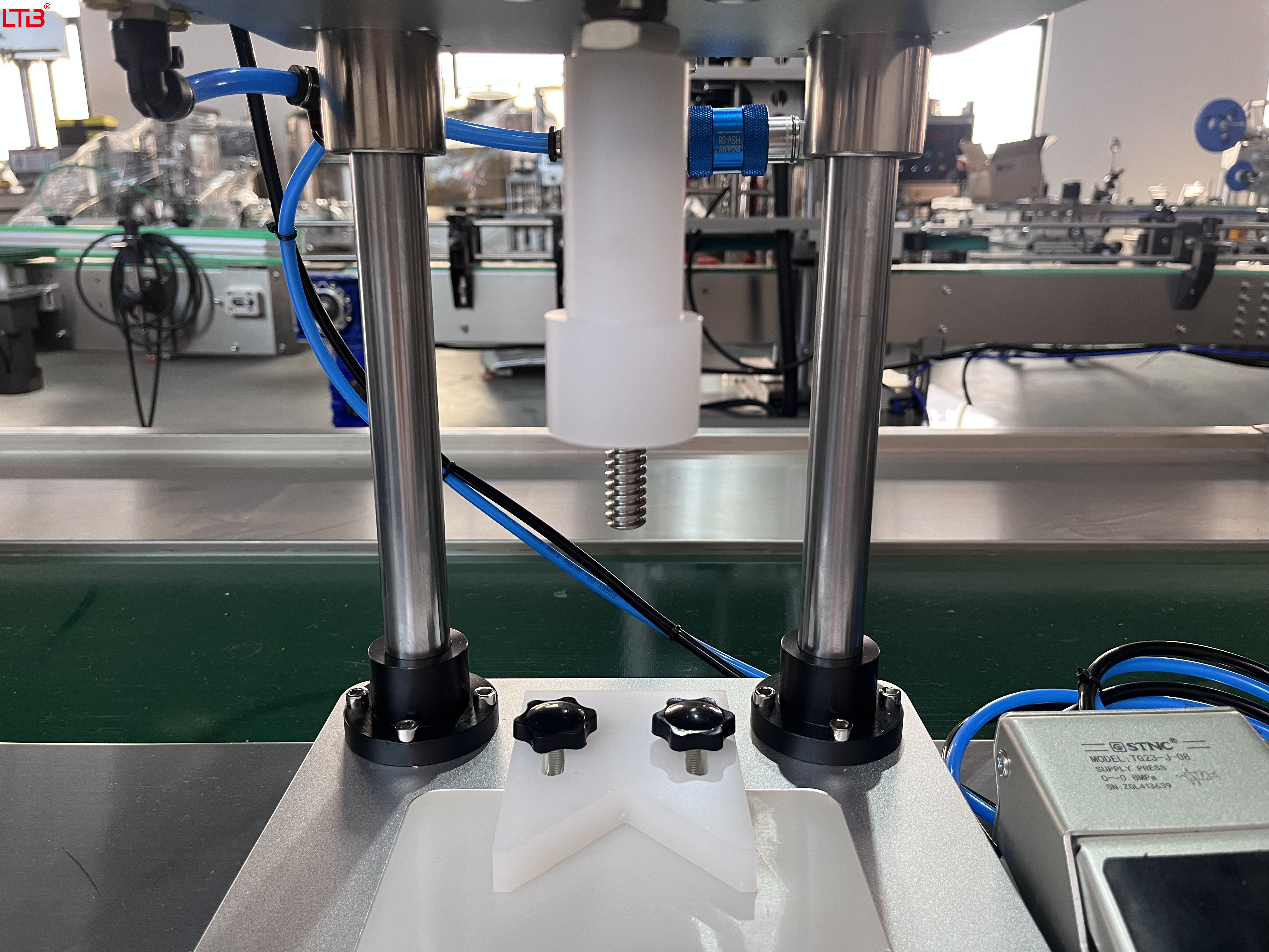 Semi-automatic Pneumatic Perfume Pressing Capping Machine for Perfume Spray Bottles