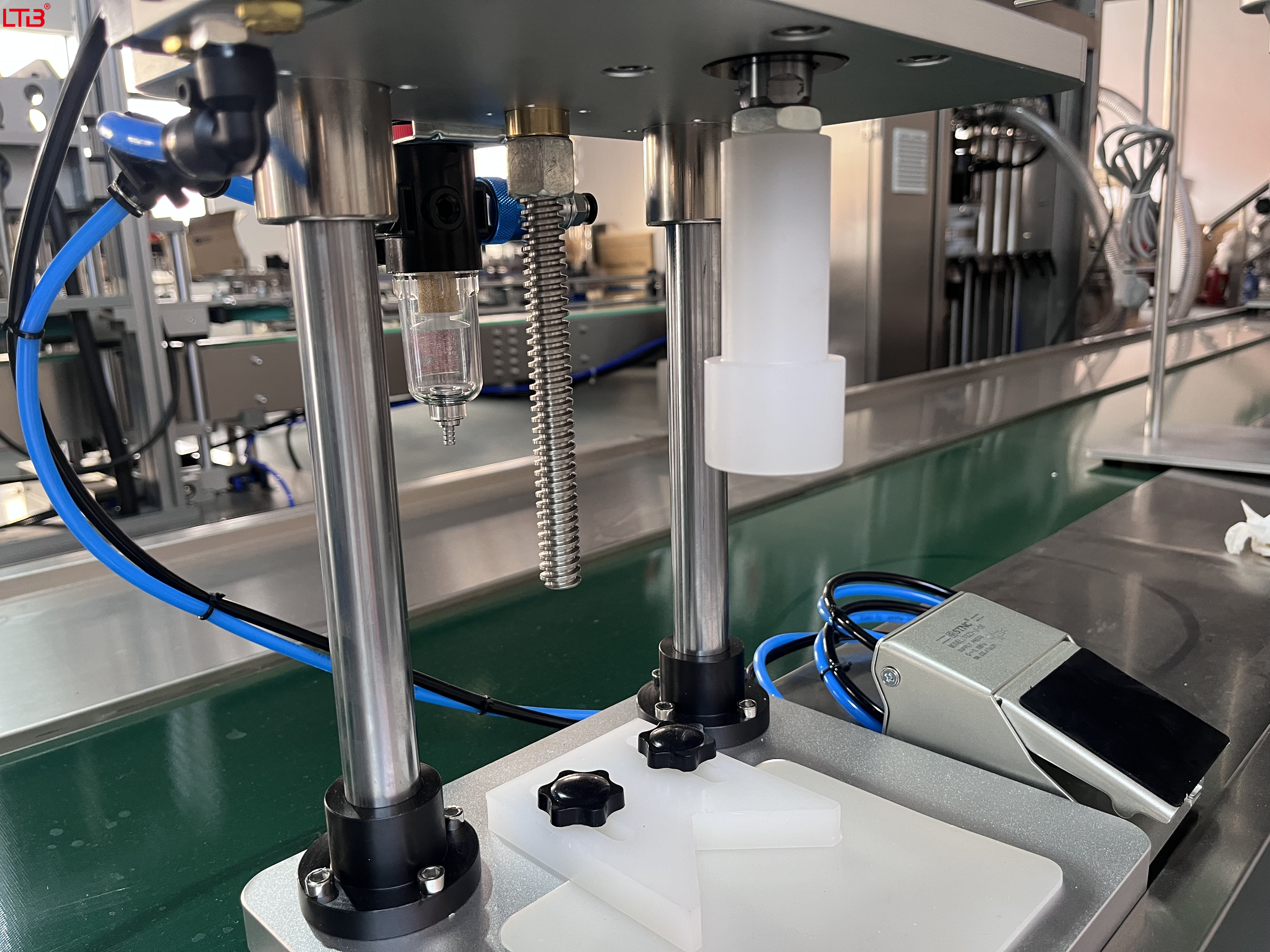 Semi-automatic Pneumatic Perfume Pressing Capping Machine for Perfume Spray Bottles