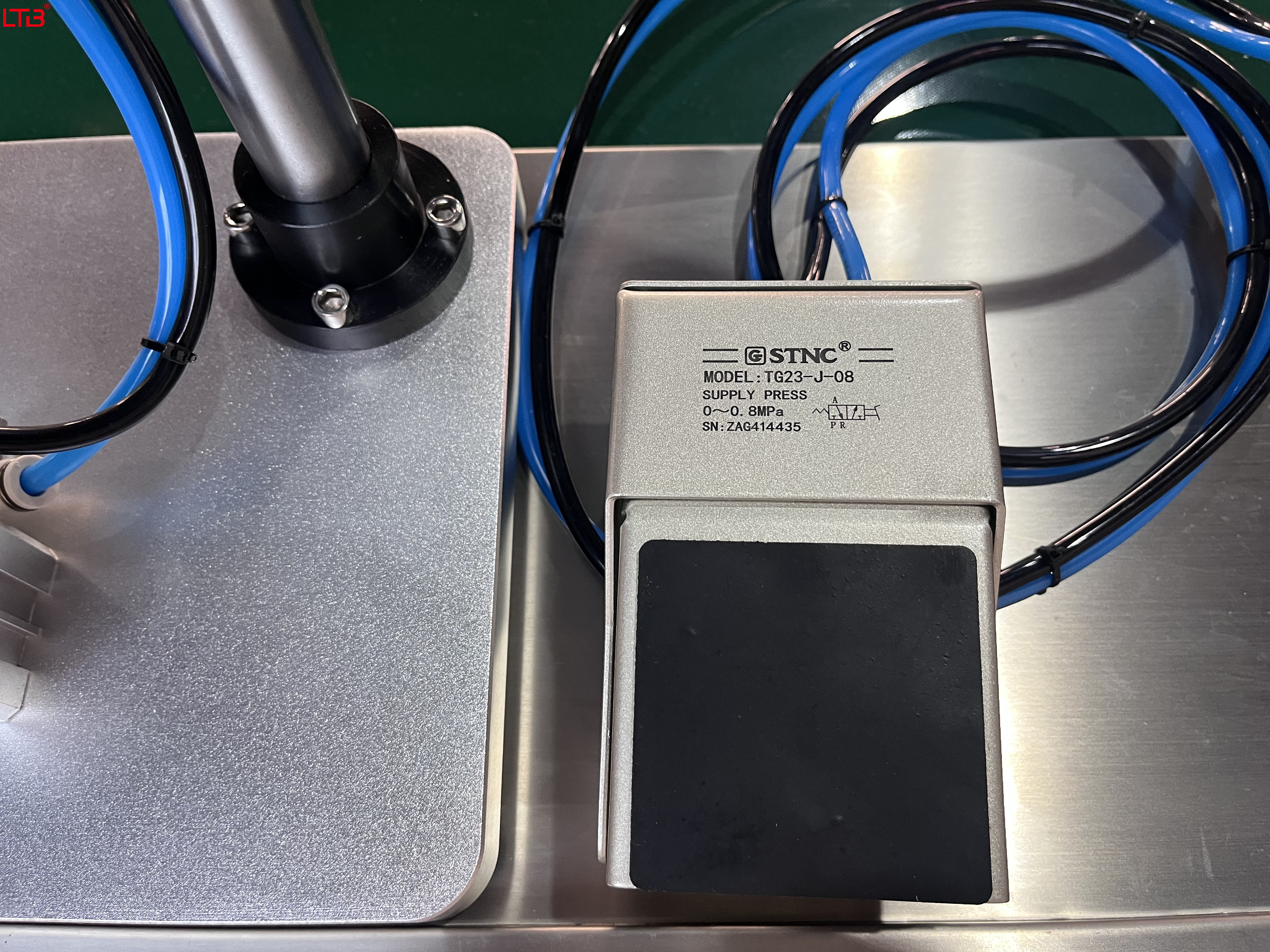 Semi-automatic Pneumatic Perfume Bottle Crimping Capping Machine for Perfume Sprayer Bottle