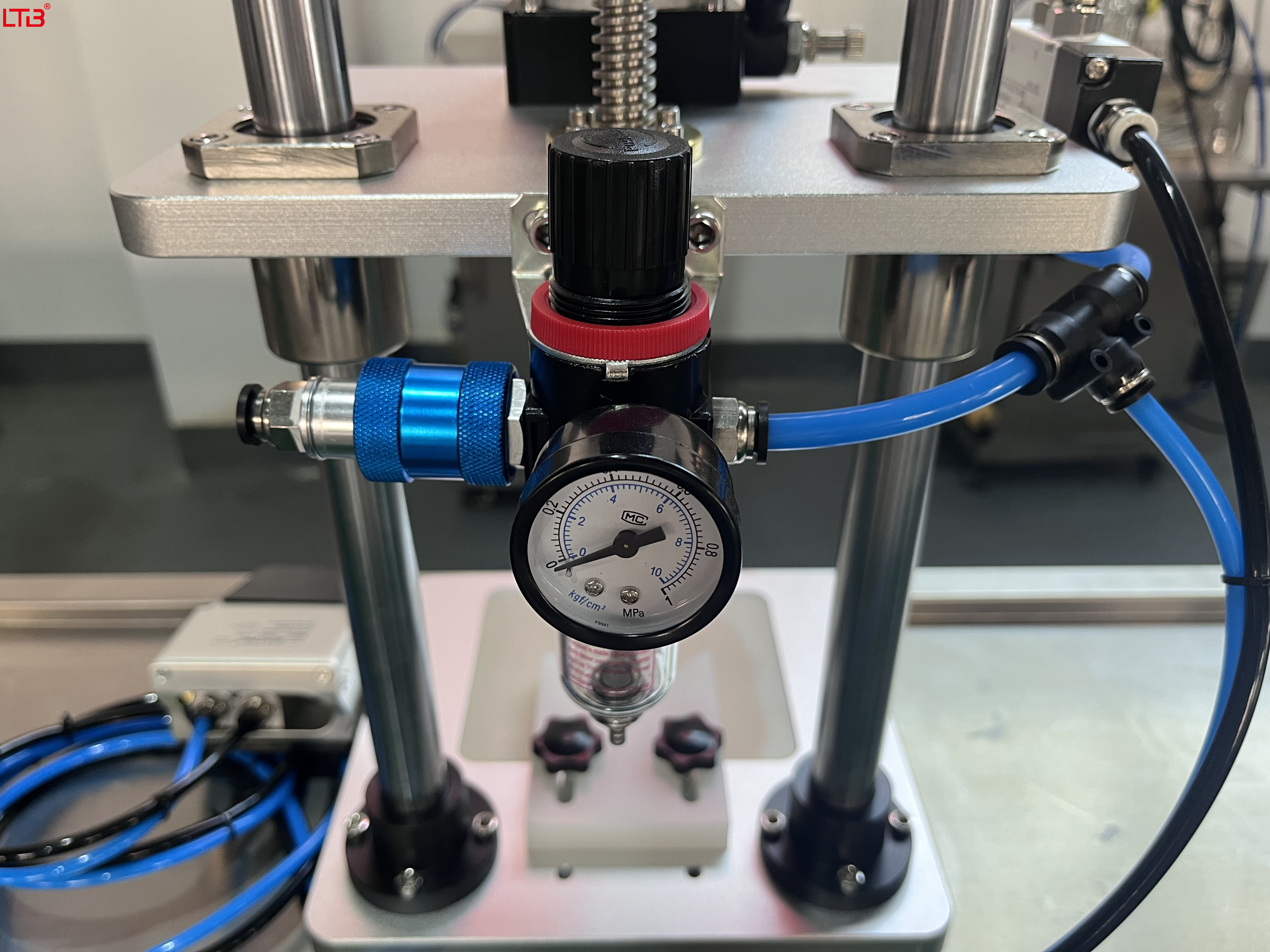 Semi-automatic Pneumatic Perfume Pressing Capping Machine for Perfume Spray Bottles